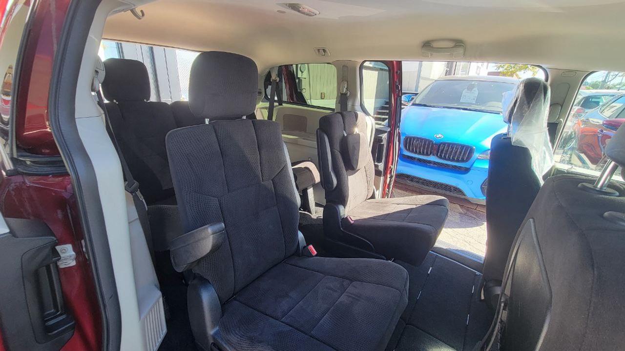 2014 Dodge Grand Caravan SE Photo