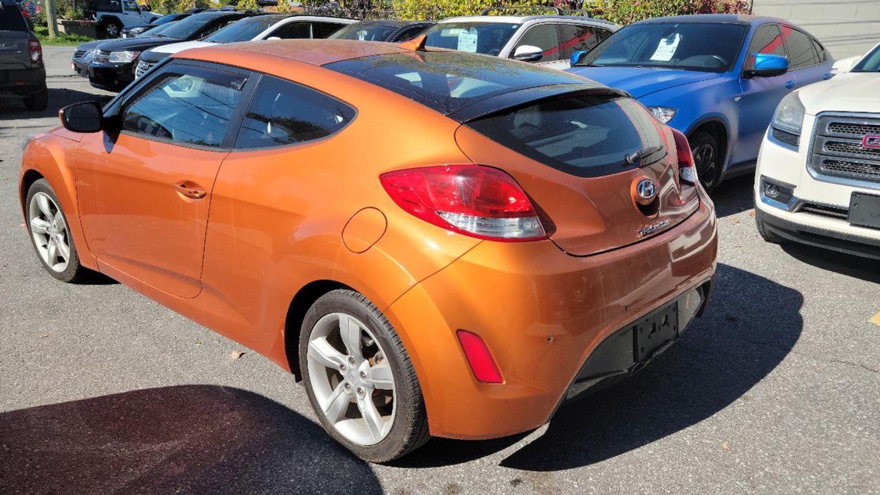 2014 Hyundai Veloster Base Photo3