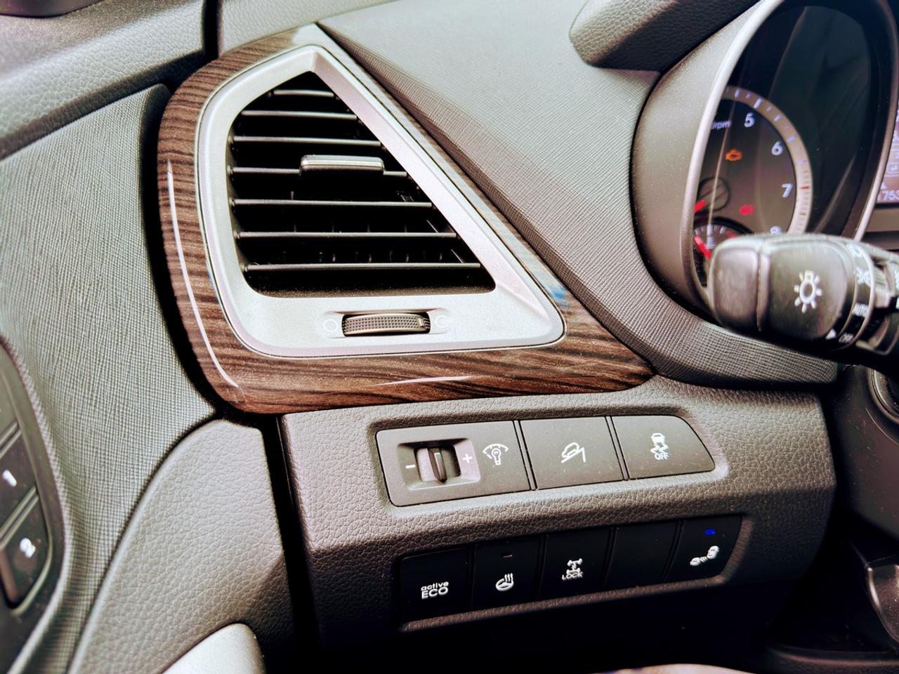 2014 Hyundai Santa Fe Sport GLS Photo