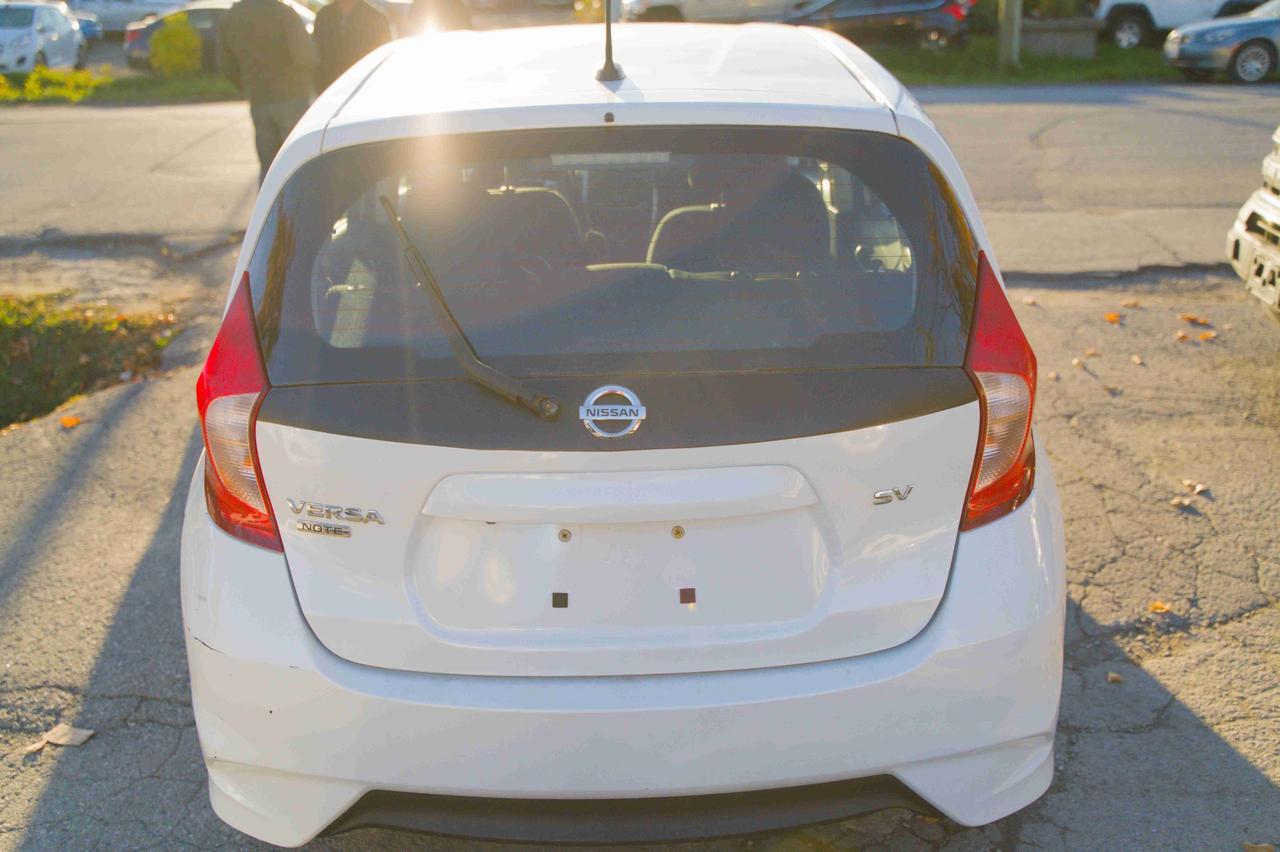 2017 Nissan Versa SV Photo4