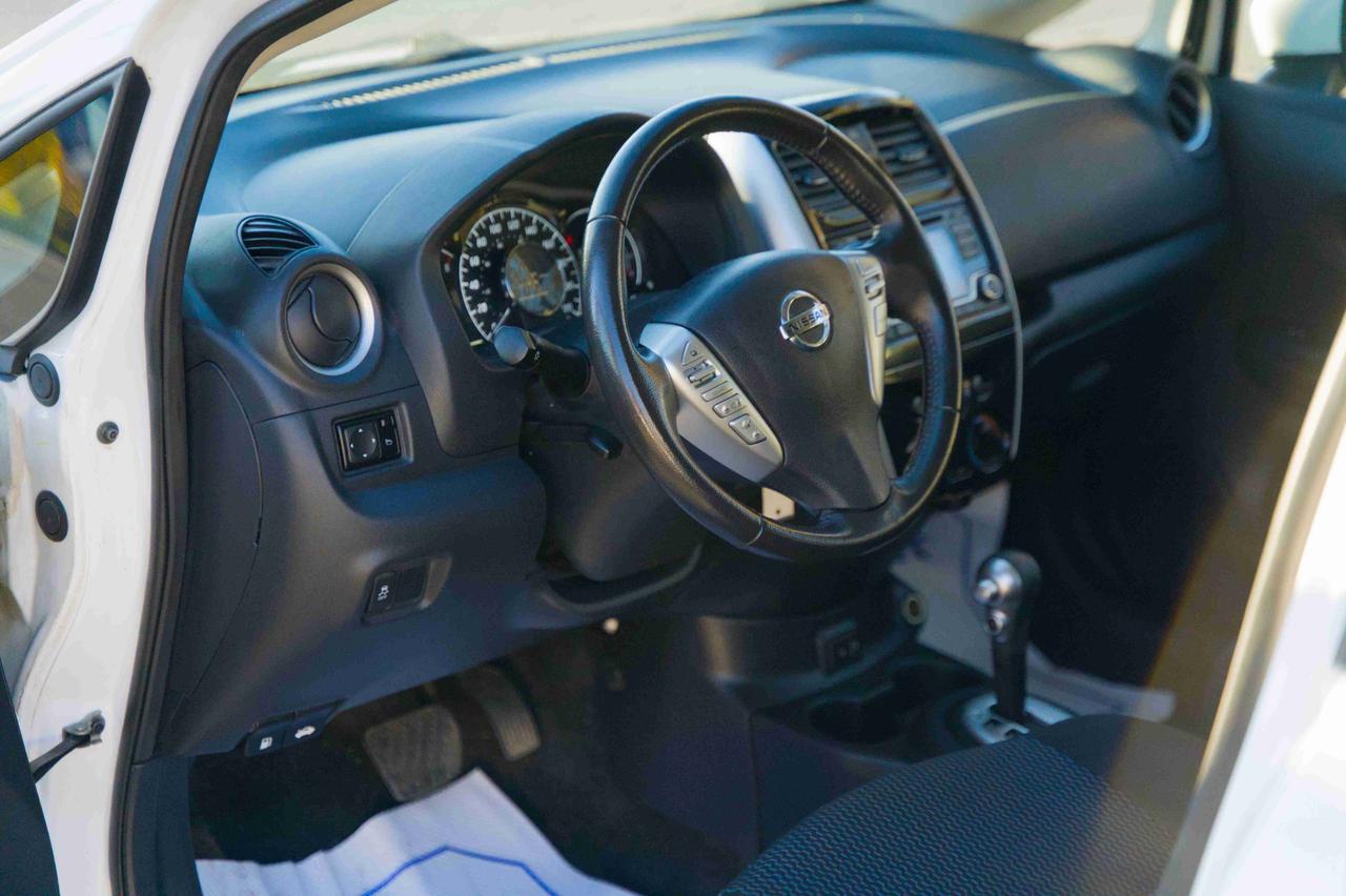 2017 Nissan Versa SV Photo
