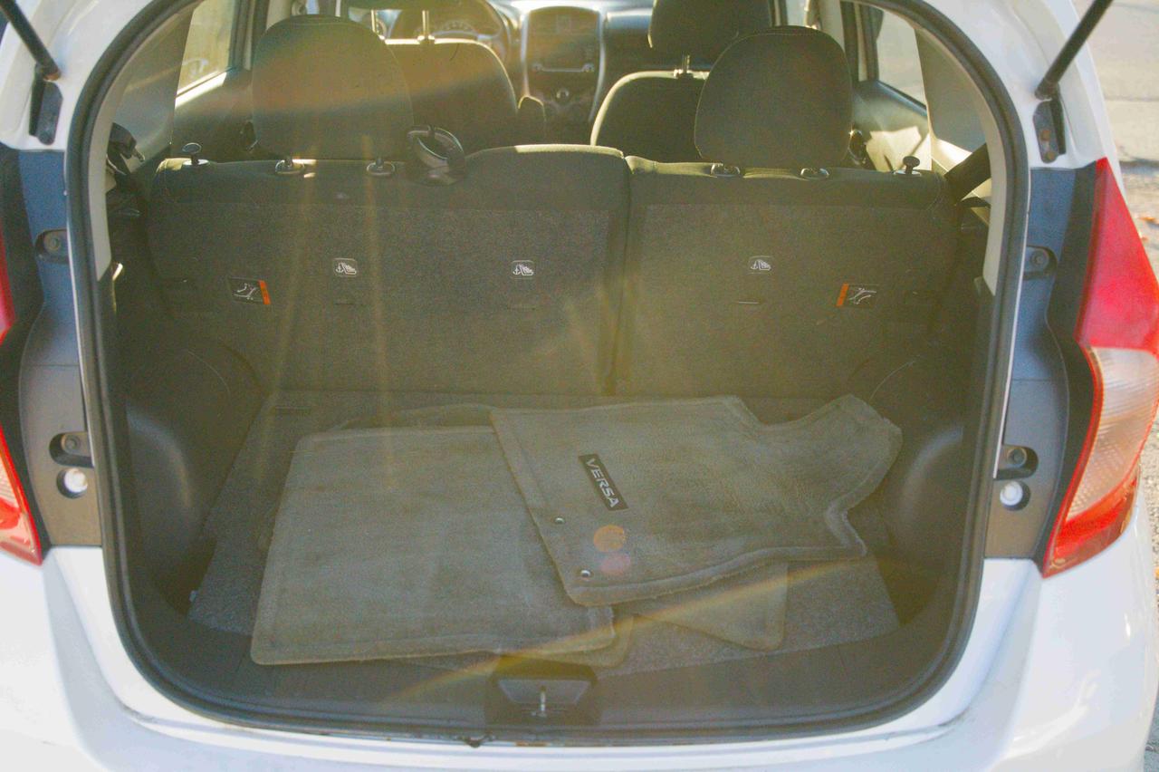 2017 Nissan Versa SV Photo