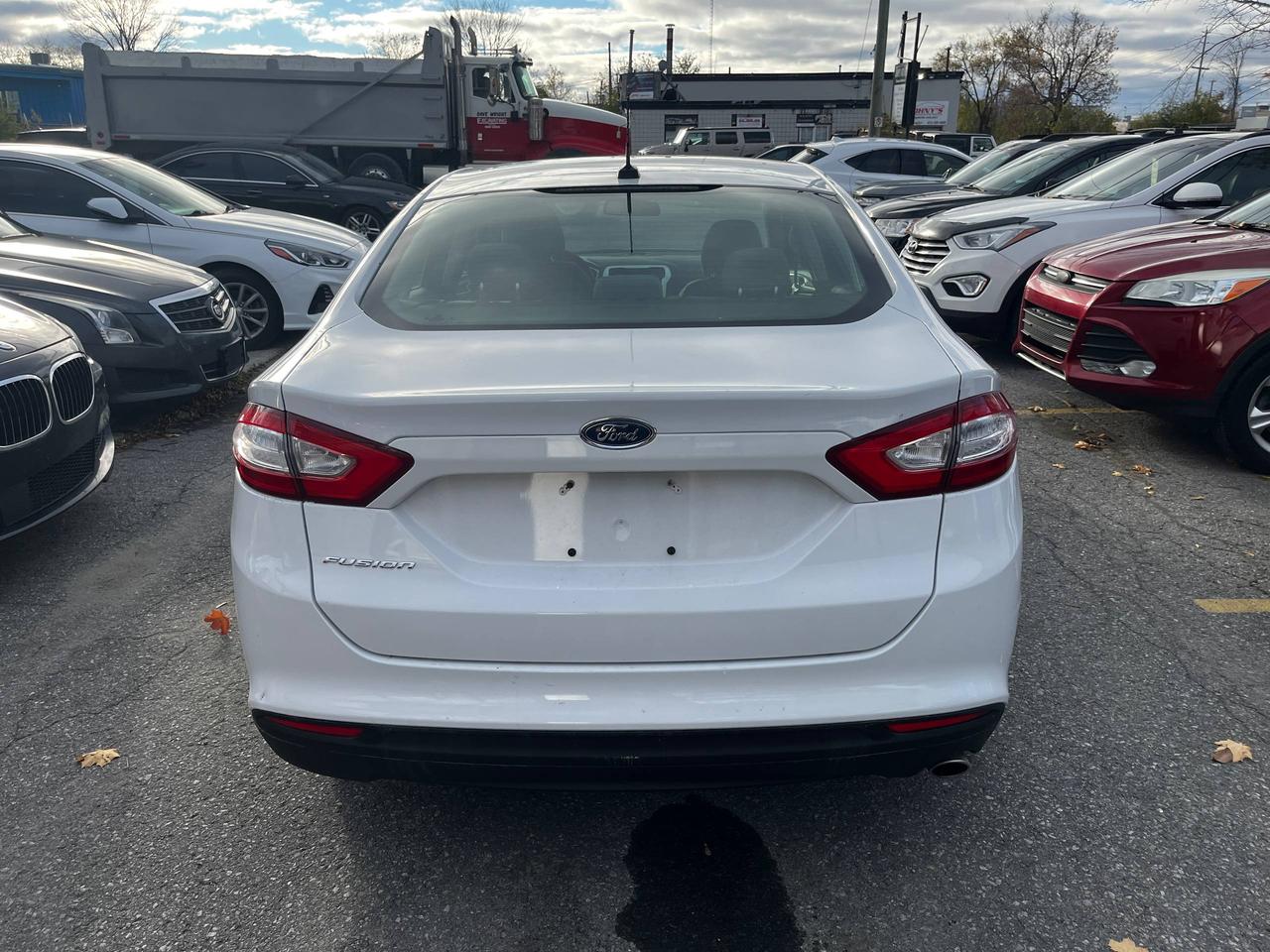 2013 Ford Fusion S Photo3