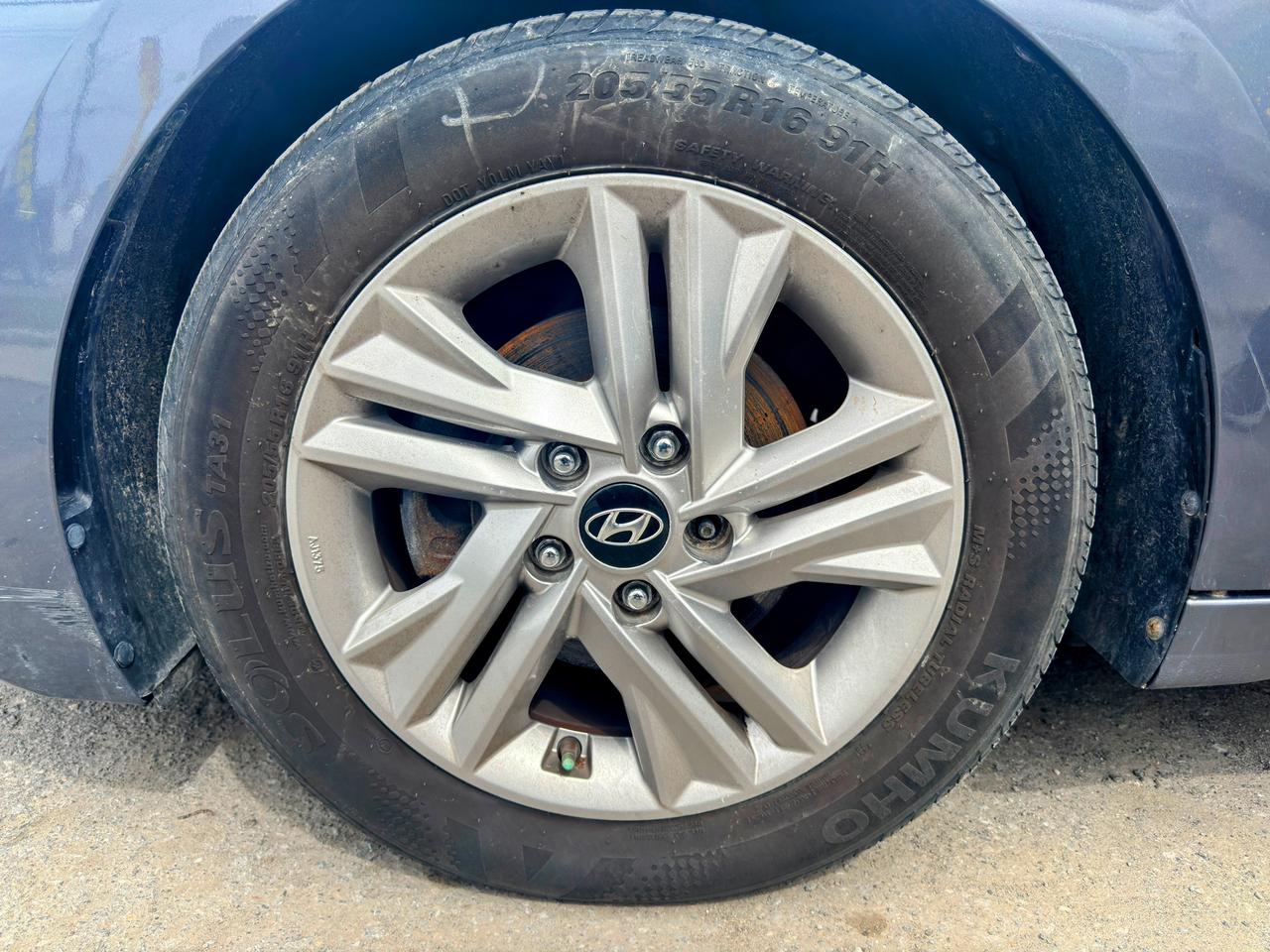 2019 Hyundai Elantra Limited Photo4