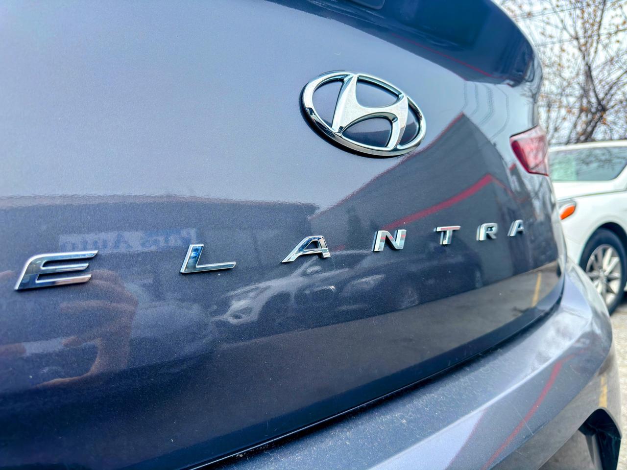 2019 Hyundai Elantra Limited Photo