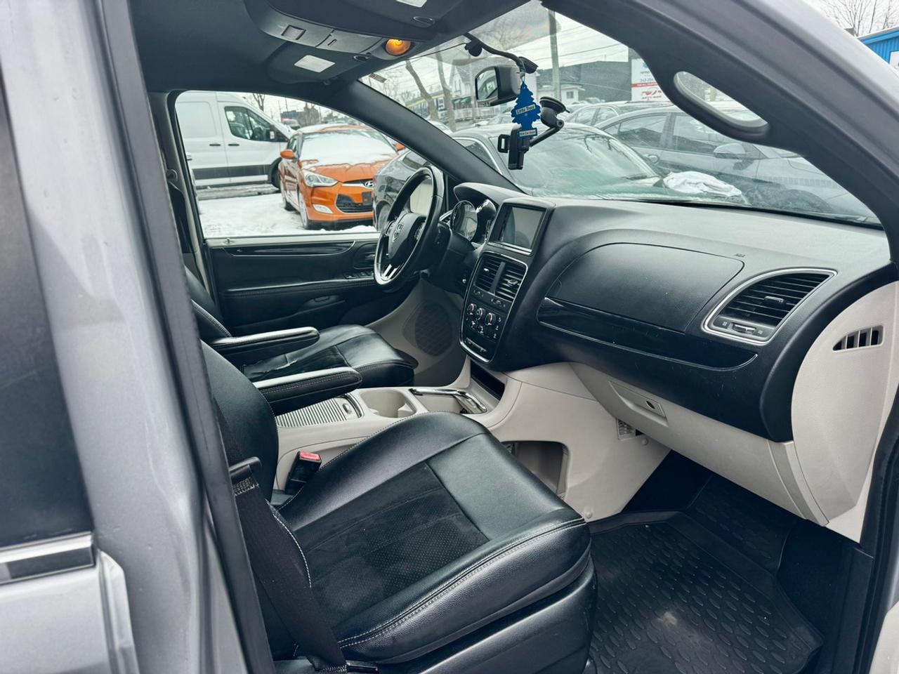 2014 Dodge Grand Caravan SE Photo