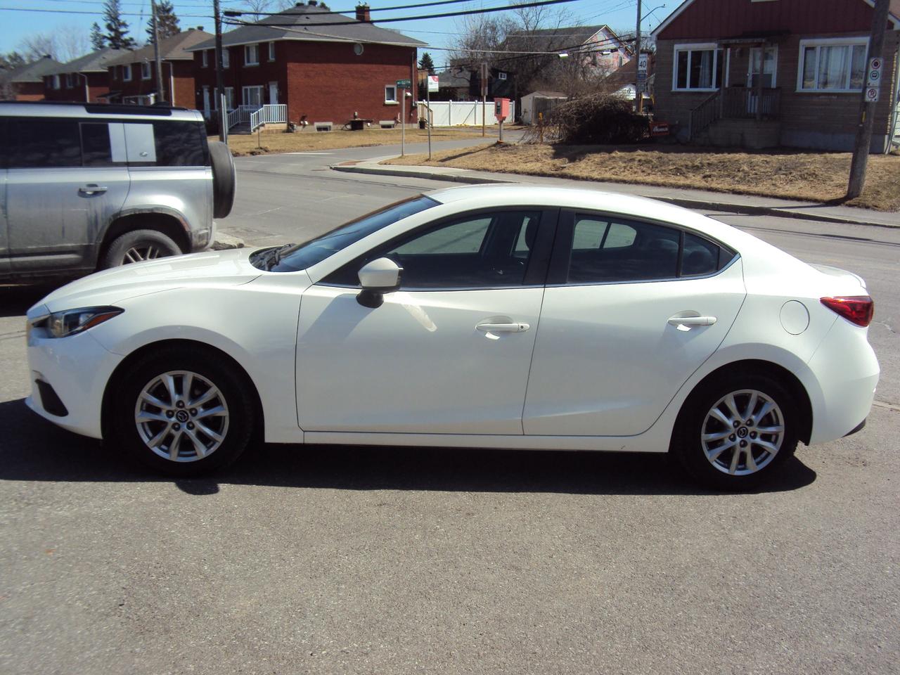 2014 Mazda MAZDA3 GS-SKY Photo