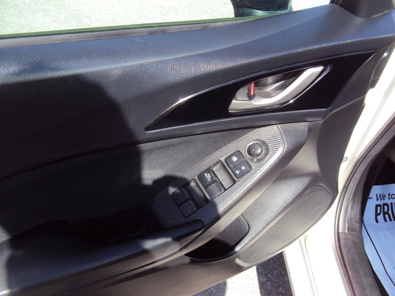 2014 Mazda MAZDA3 GS-SKY Photo