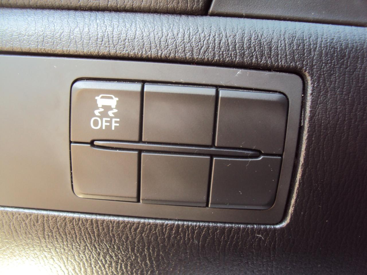 2014 Mazda MAZDA3 GS-SKY Photo