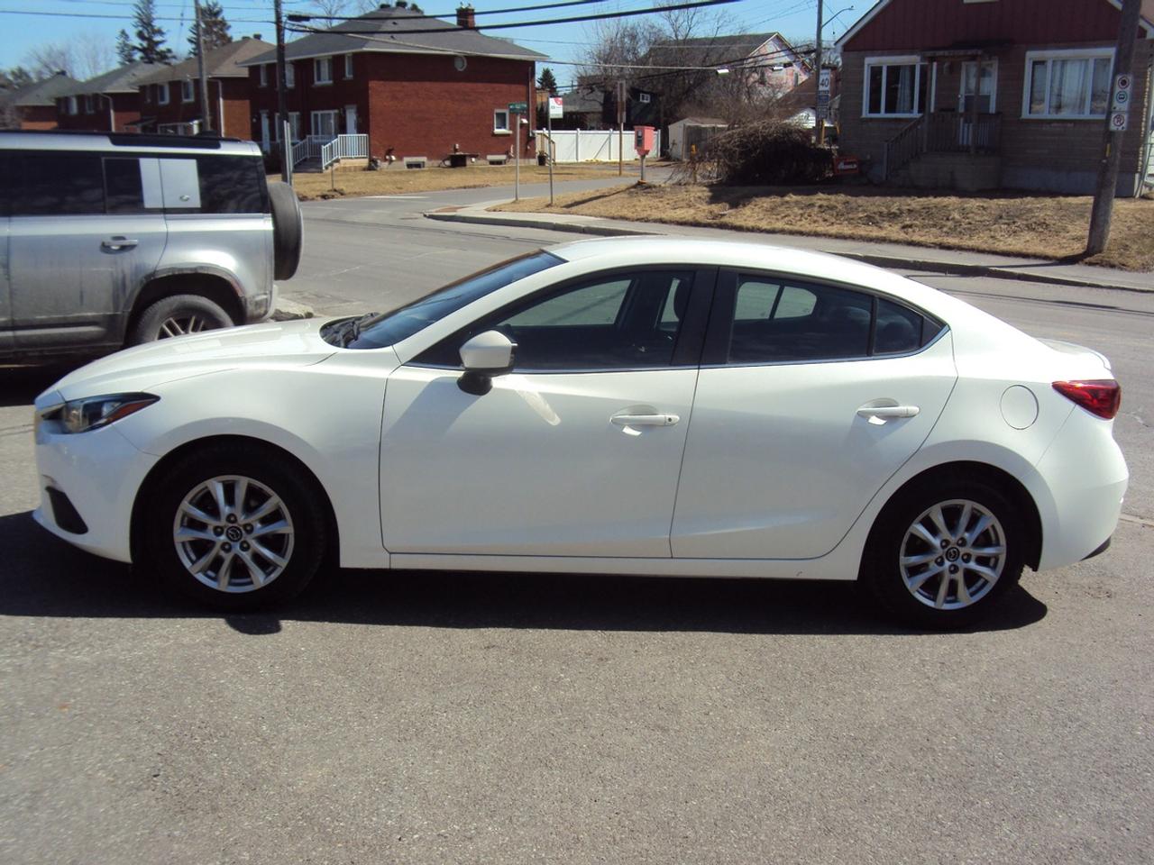 2014 Mazda MAZDA3 GS-SKY Photo3