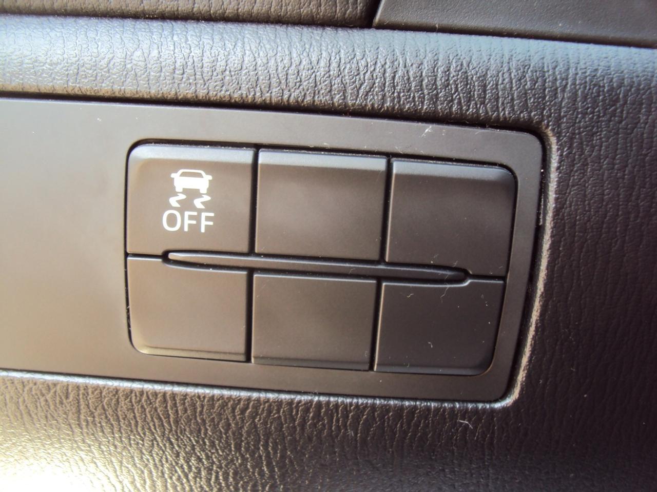 2014 Mazda MAZDA3 GS-SKY Photo