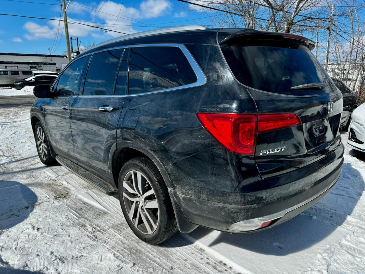 2017 Honda Pilot Touring Photo3