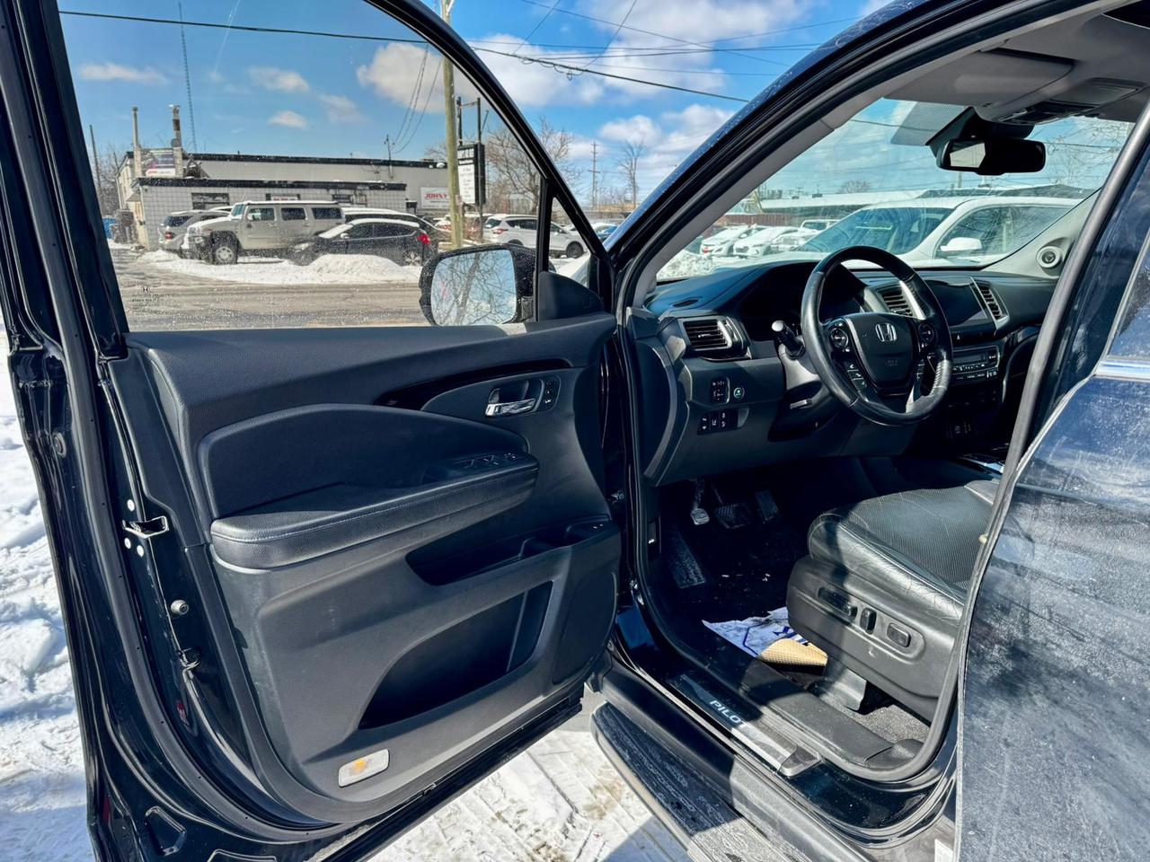 2017 Honda Pilot Touring Photo