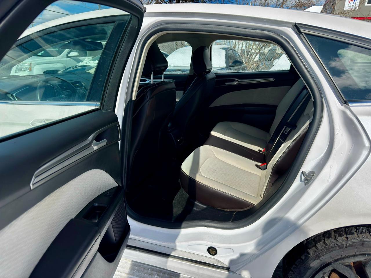 2020 Ford Fusion SE Photo