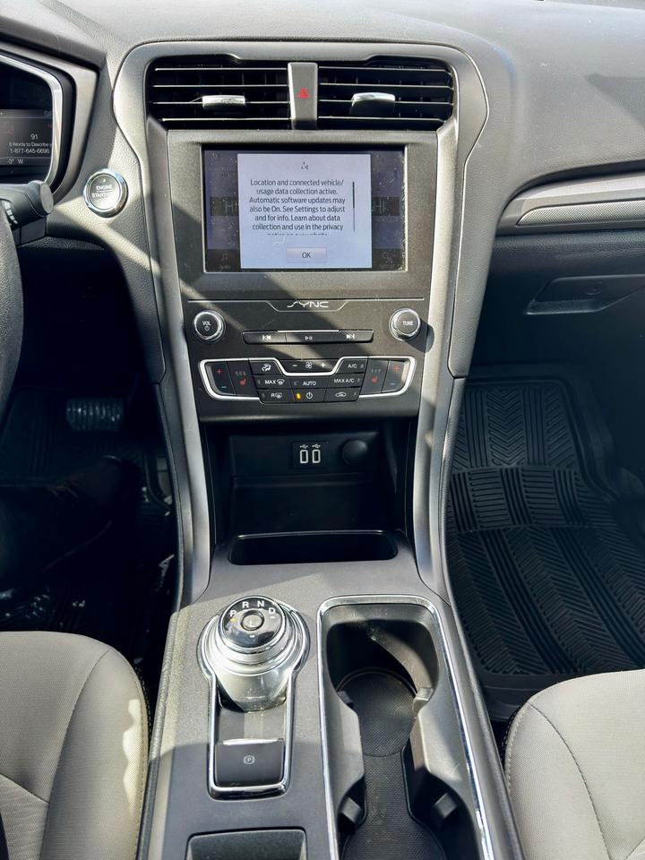 2020 Ford Fusion SE Photo