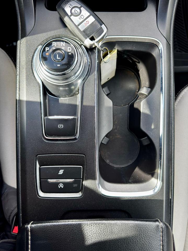 2020 Ford Fusion SE Photo