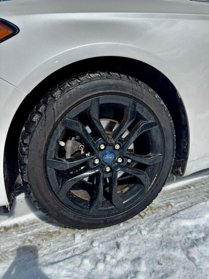 2020 Ford Fusion SE Photo