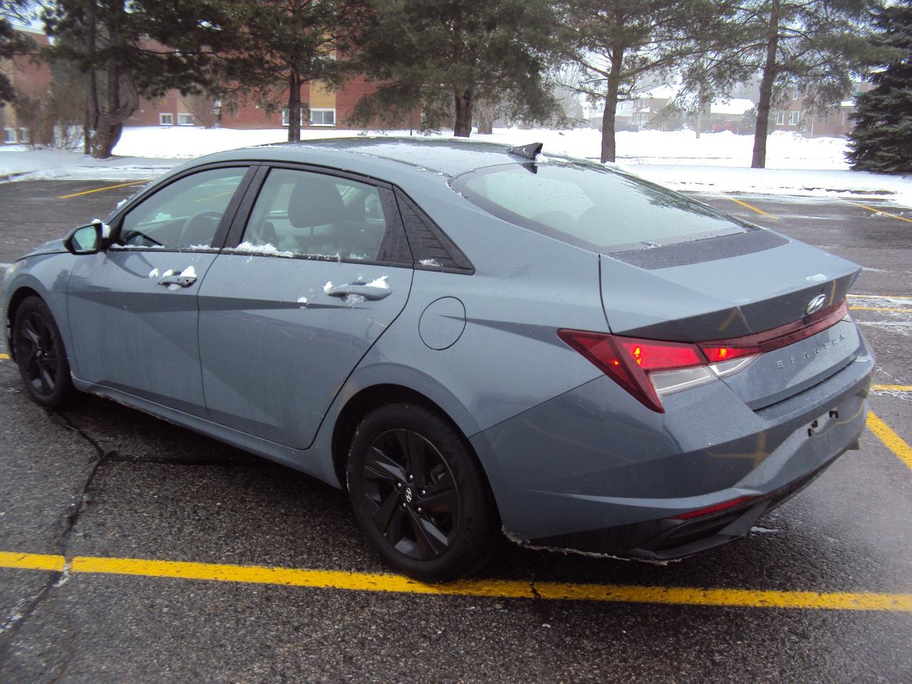 2021 Hyundai Elantra Preferred Photo4