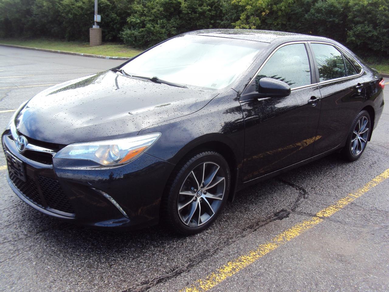 2016 Toyota Camry XSE Photo2