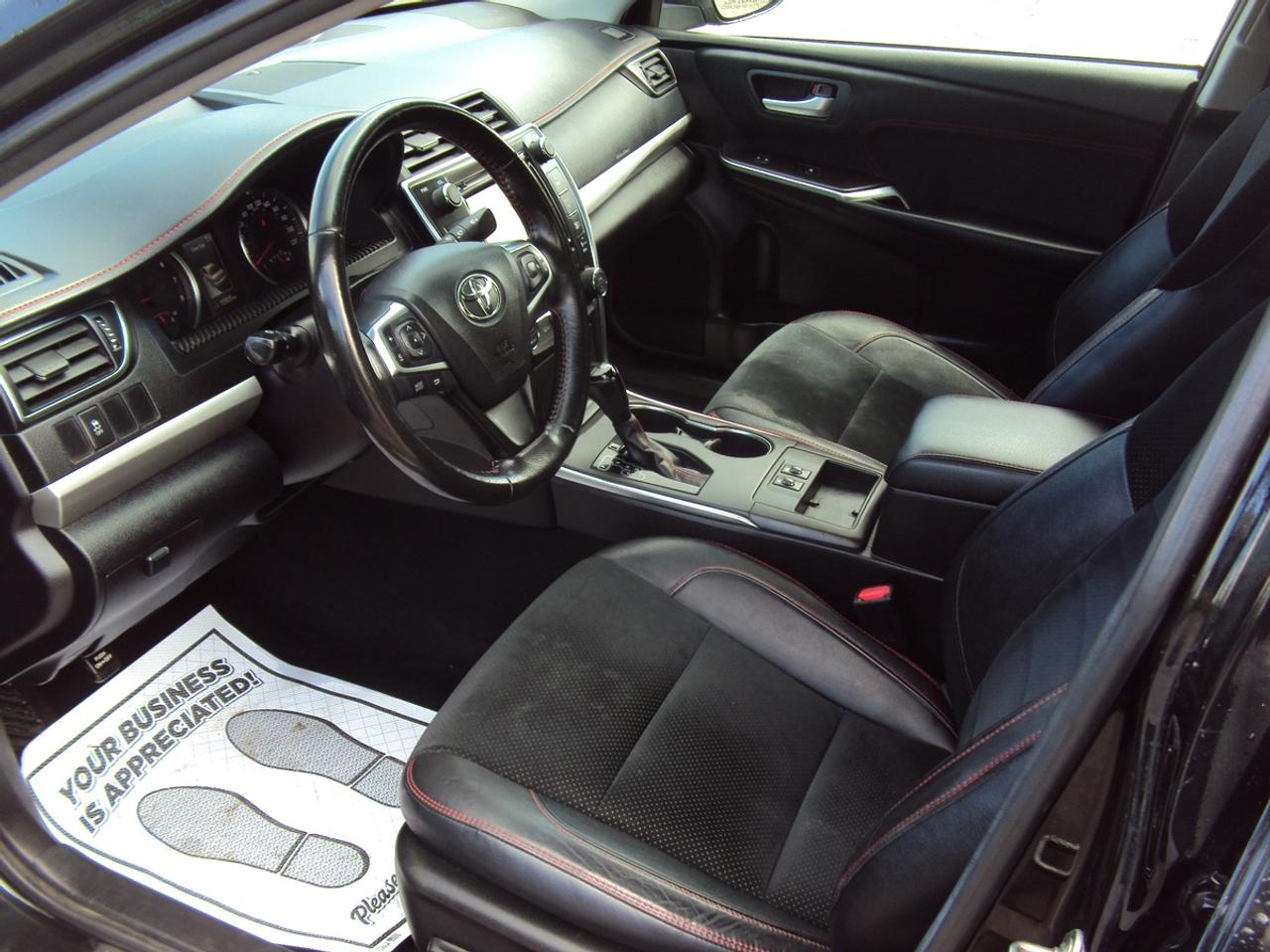 2016 Toyota Camry XSE Photo
