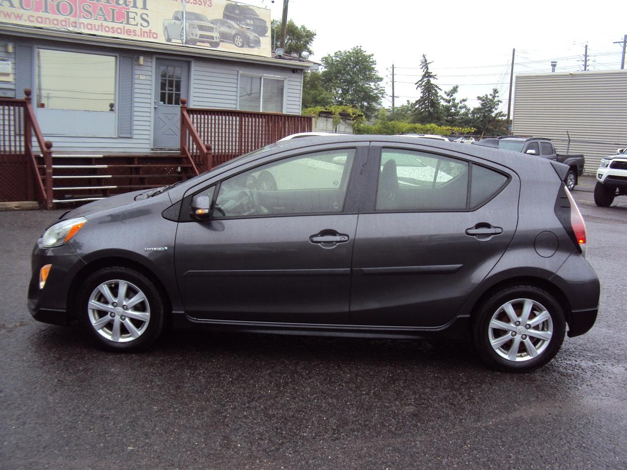 2017 Toyota Prius c Tech Photo
