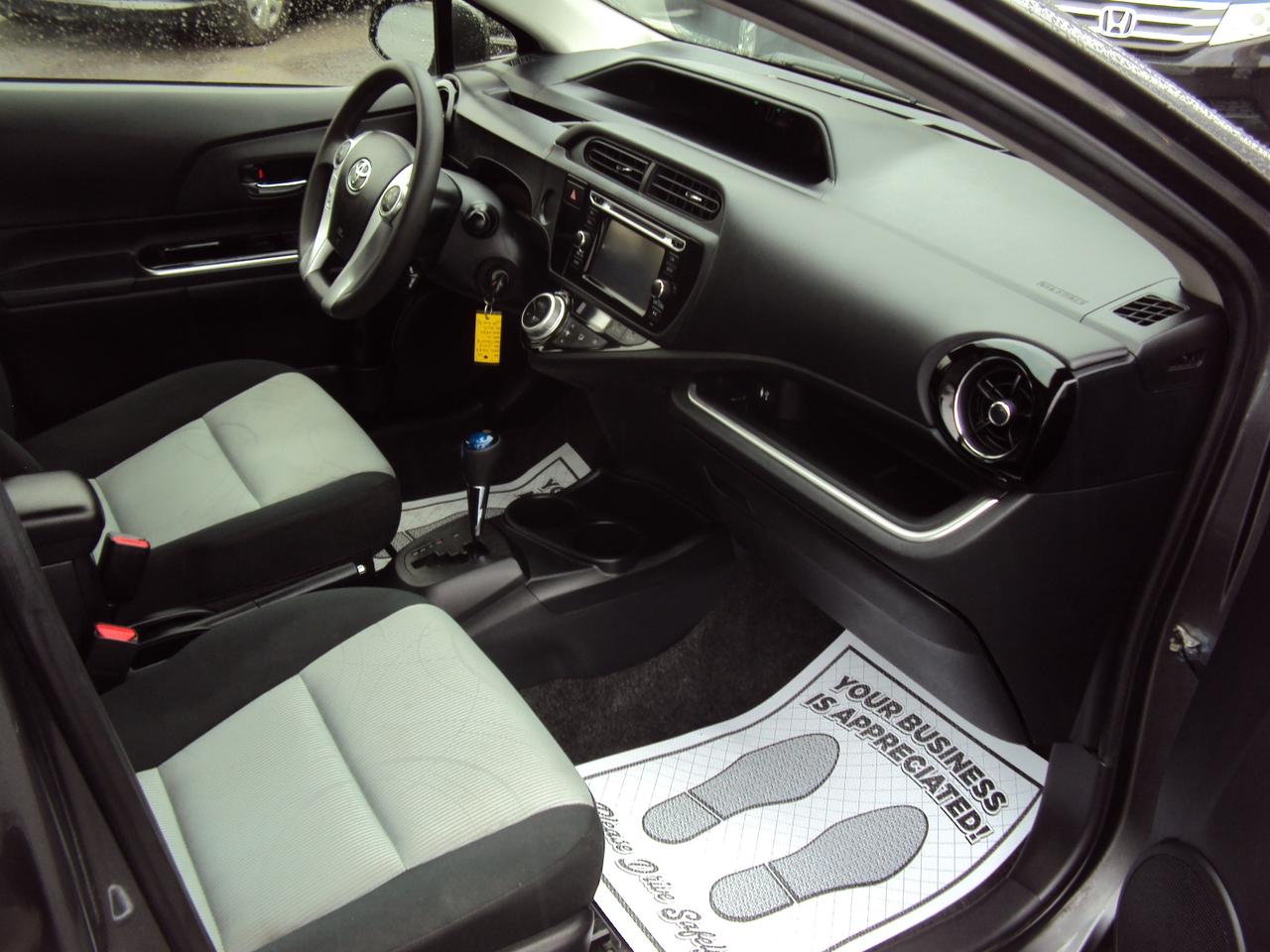 2017 Toyota Prius c Tech Photo