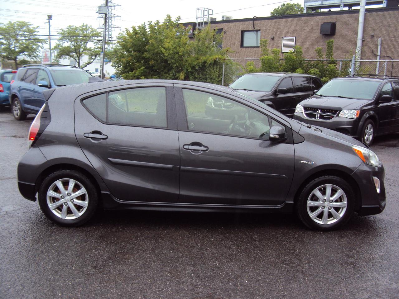 2017 Toyota Prius c Tech Photo