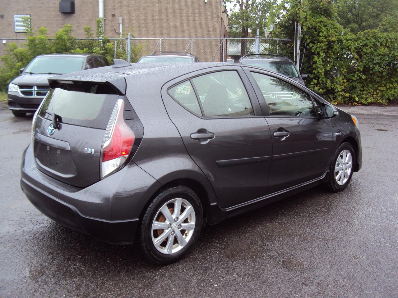 2017 Toyota Prius c Tech Photo