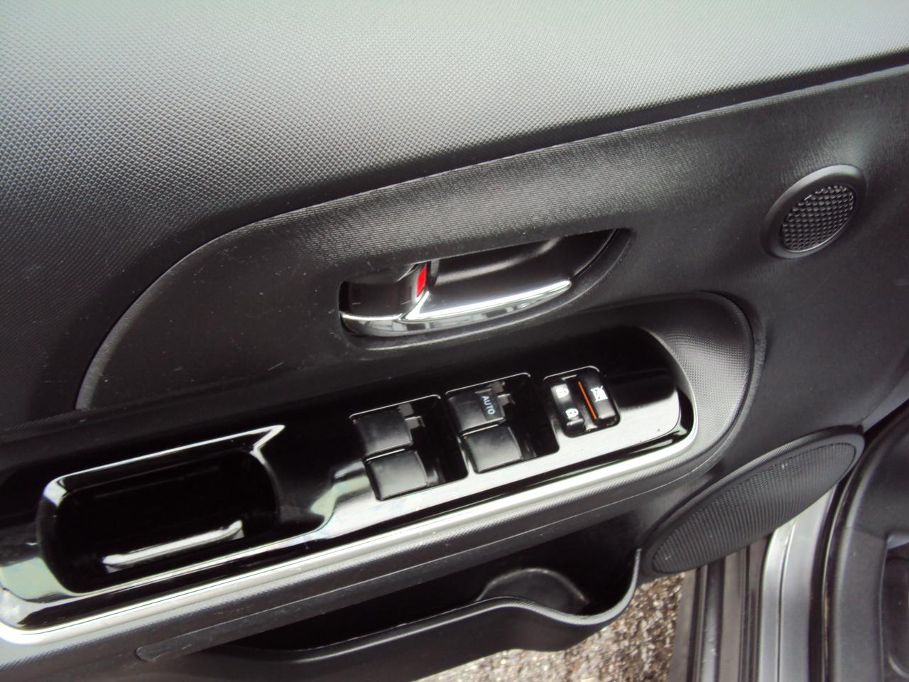 2017 Toyota Prius c Tech Photo