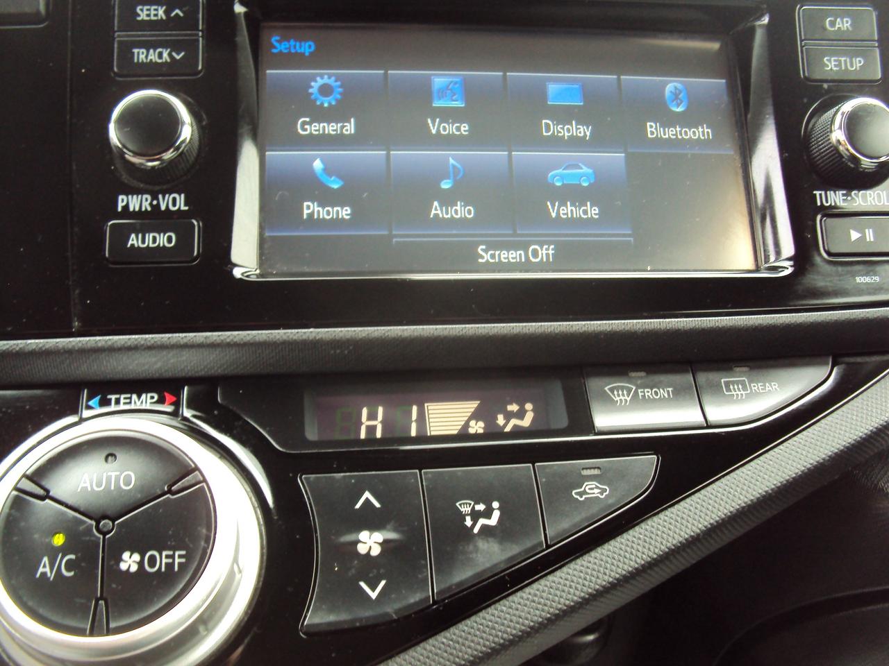 2017 Toyota Prius c Tech Photo