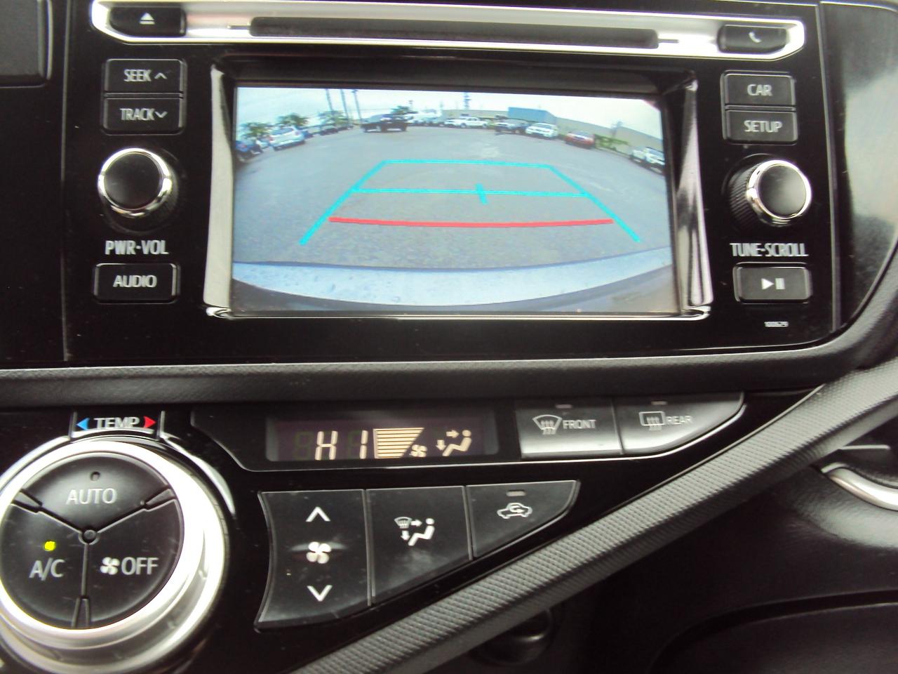 2017 Toyota Prius c Tech Photo