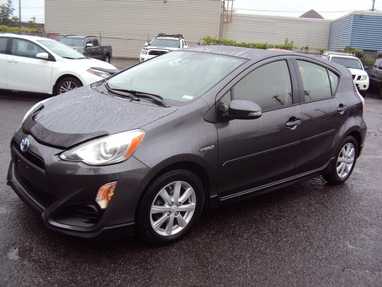 2017 Toyota Prius c Tech Photo
