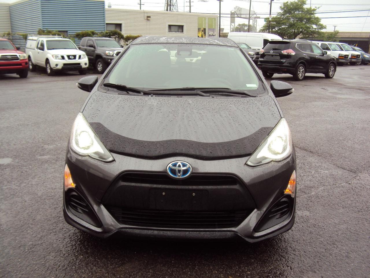 2017 Toyota Prius c Tech Photo