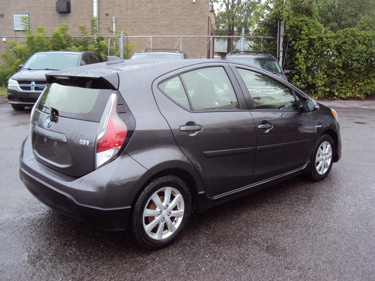 2017 Toyota Prius c Tech Photo