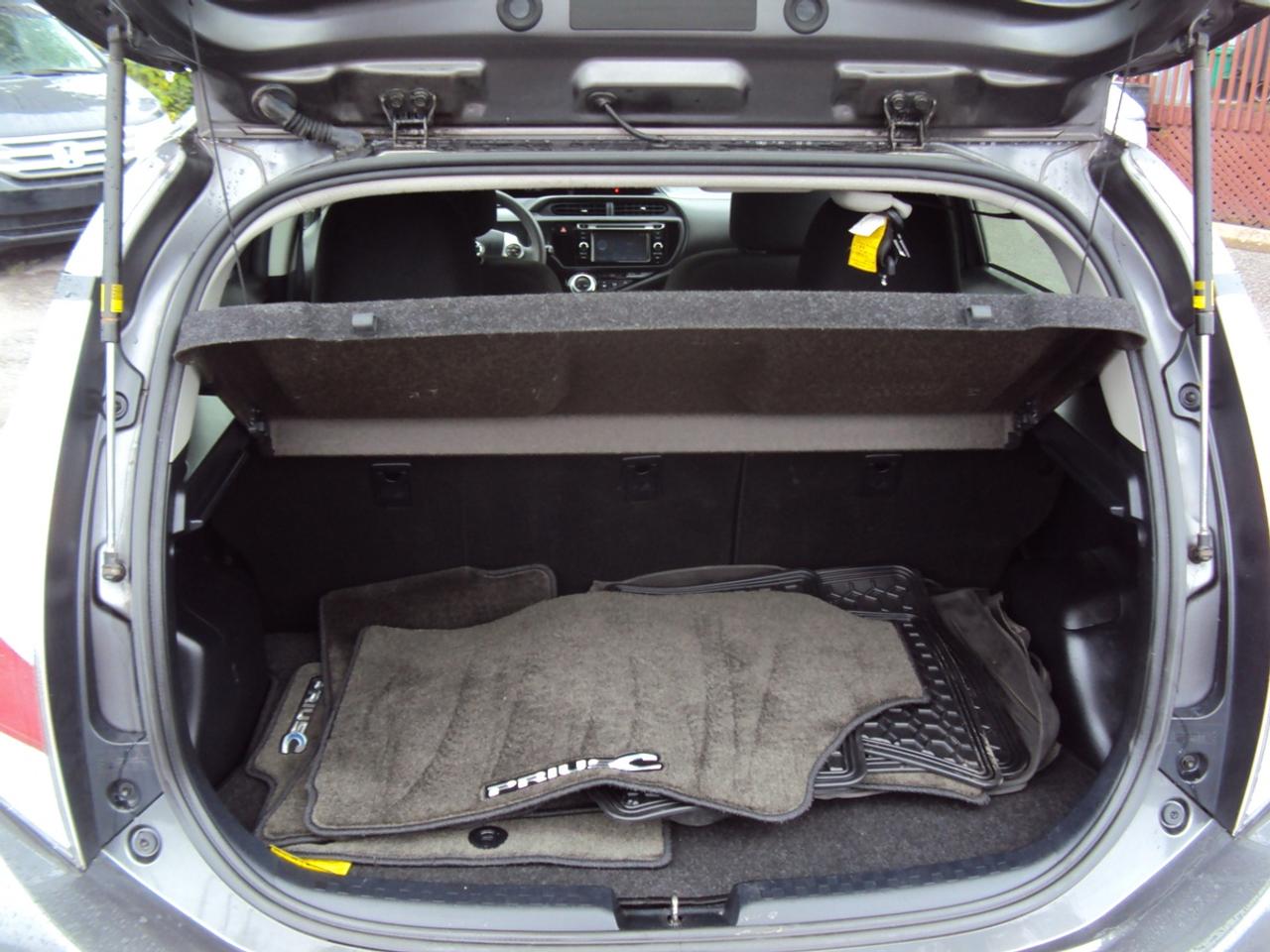 2017 Toyota Prius c Tech Photo