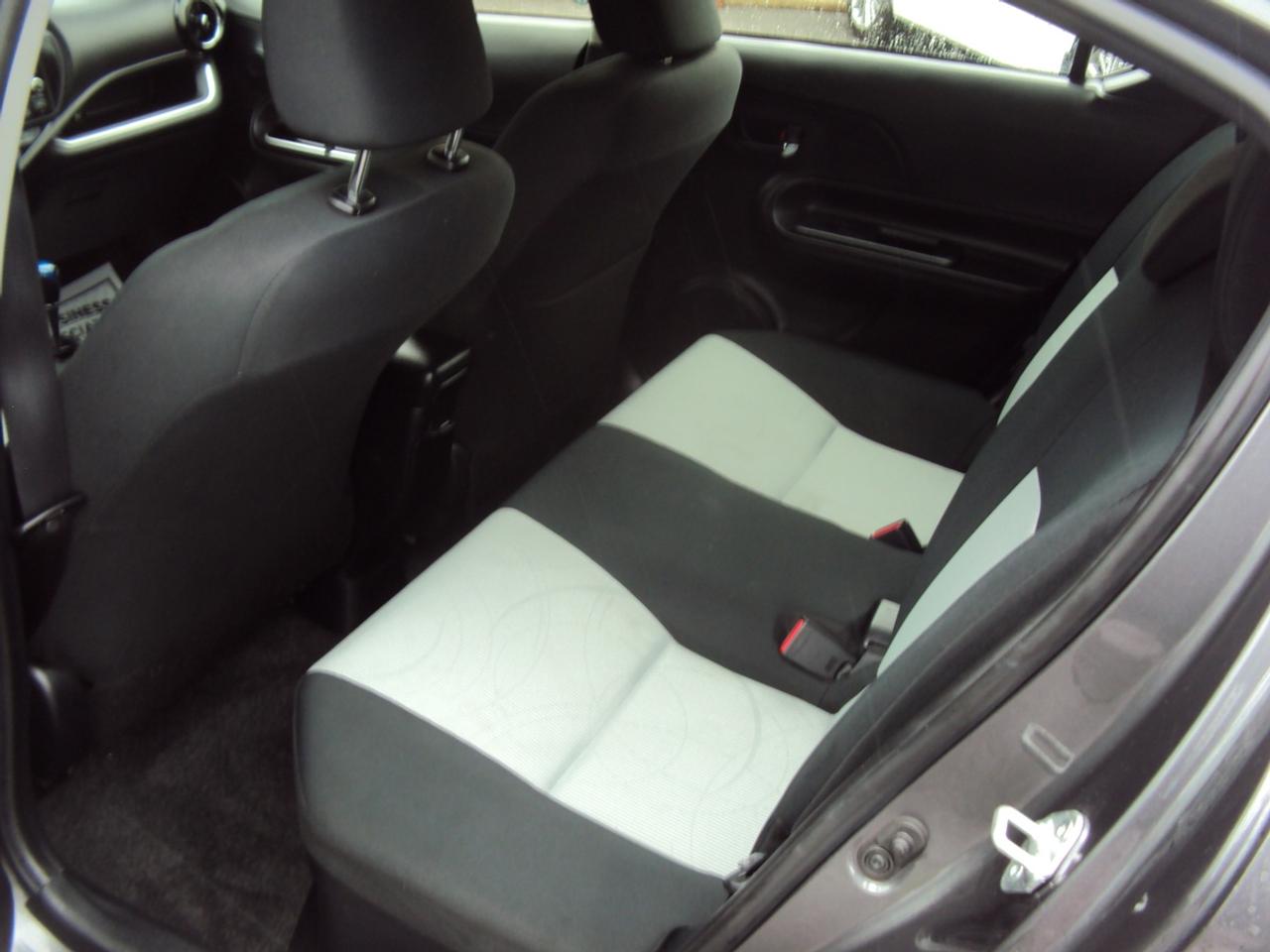 2017 Toyota Prius c Tech Photo