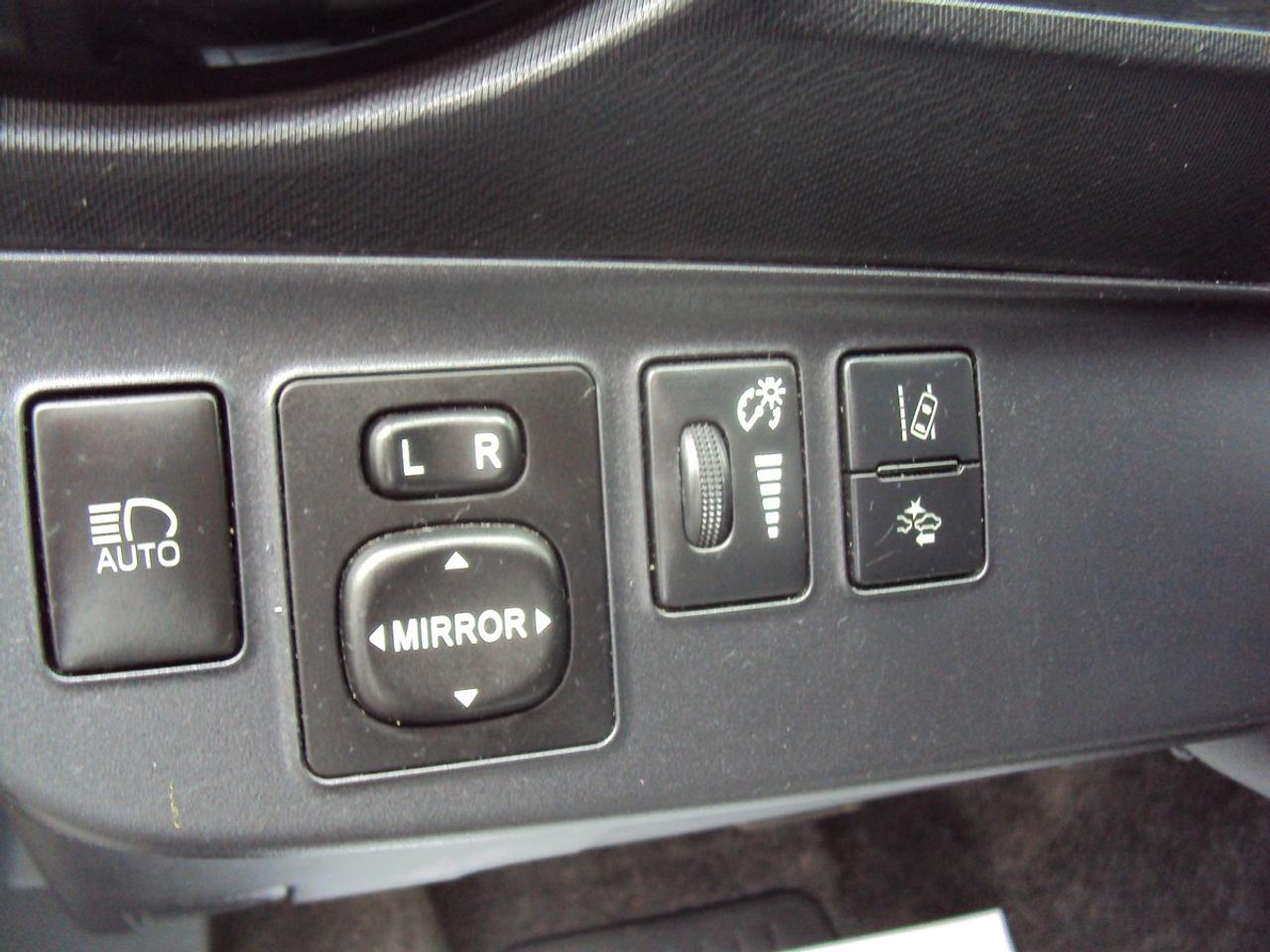 2017 Toyota Prius c Tech Photo