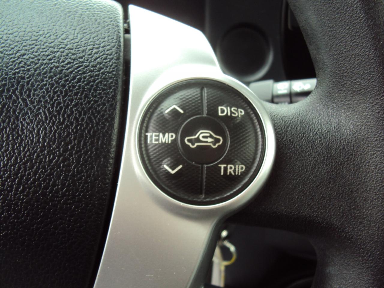 2017 Toyota Prius c Tech Photo