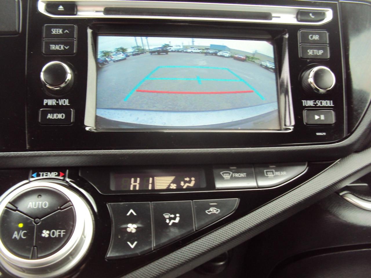 2017 Toyota Prius c Tech Photo