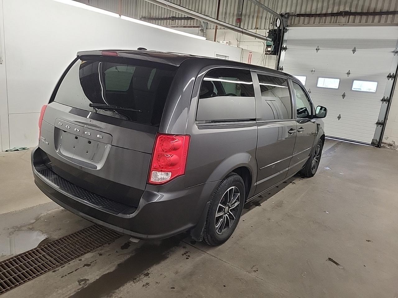 2017 Dodge Grand Caravan SXT Photo