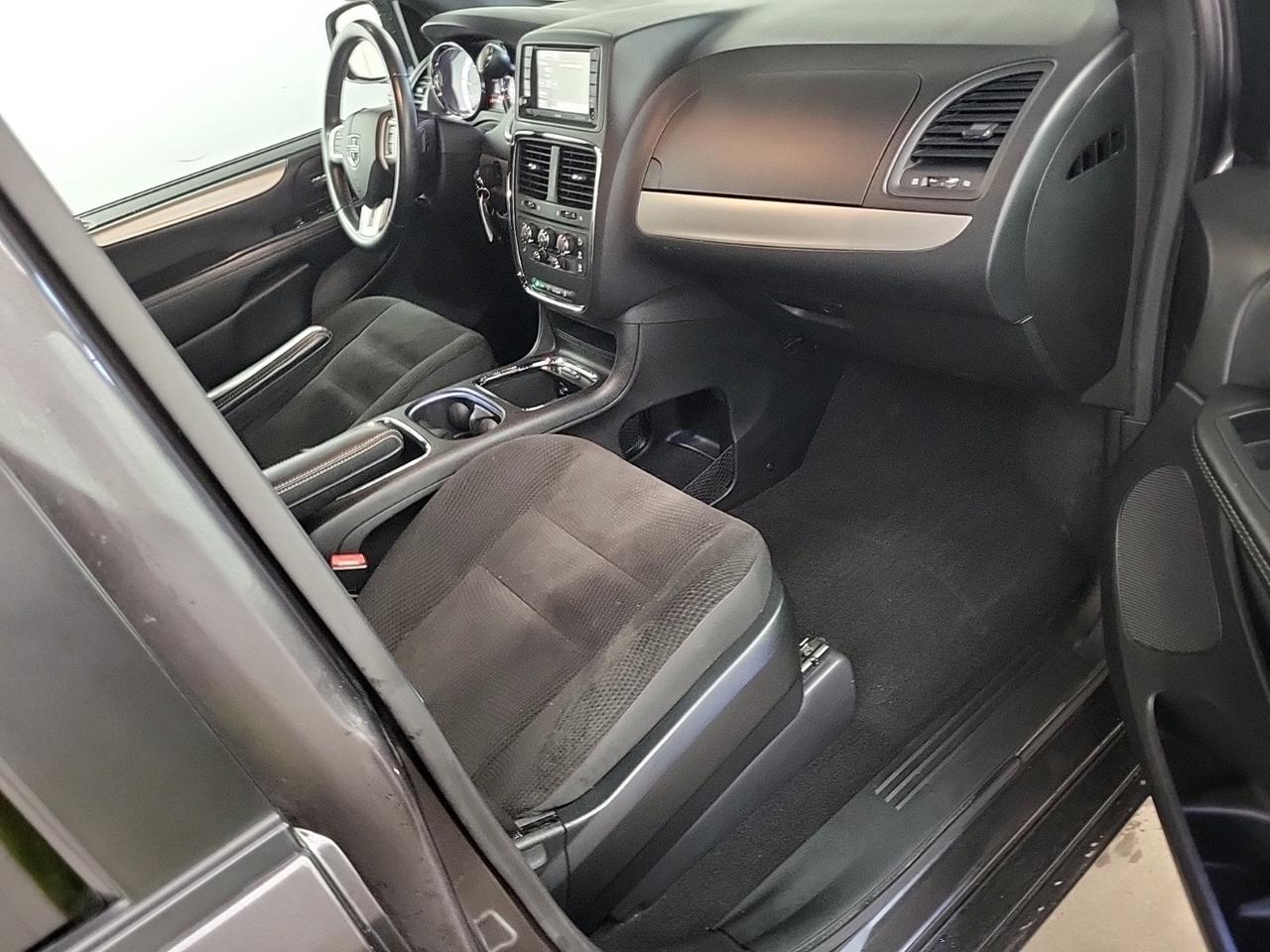 2017 Dodge Grand Caravan SXT Photo