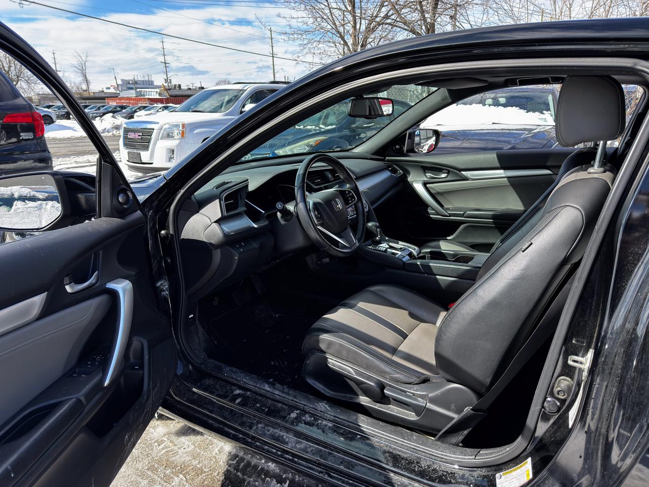 2017 Honda Civic Touring Photo