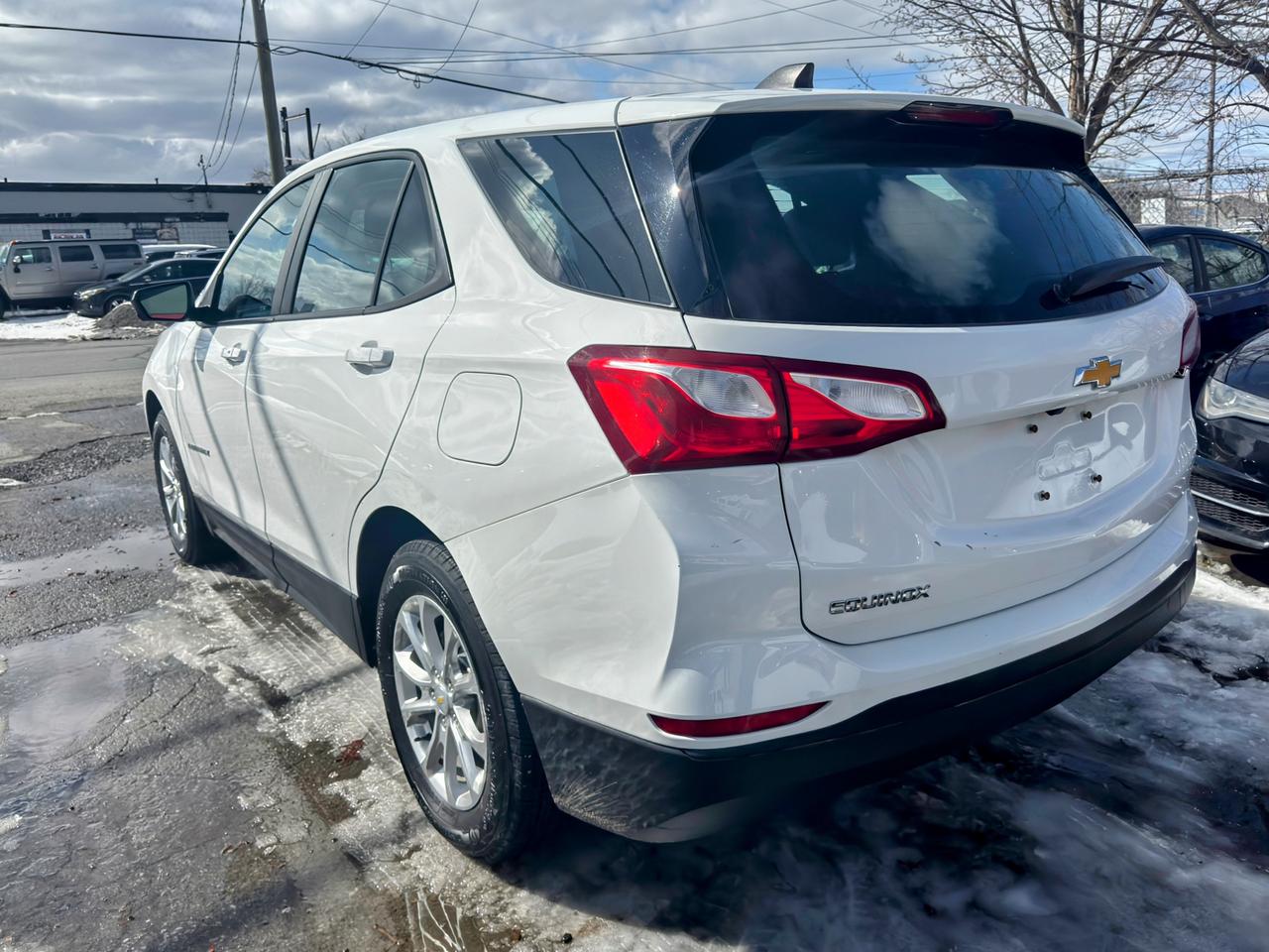 2021 Chevrolet Equinox LS Photo3