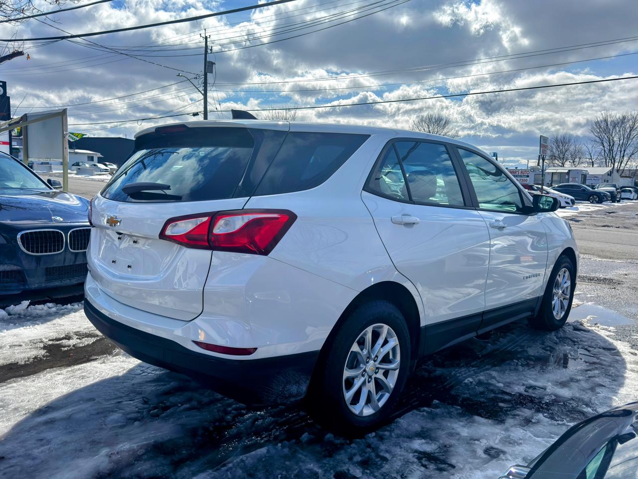 2021 Chevrolet Equinox LS Photo