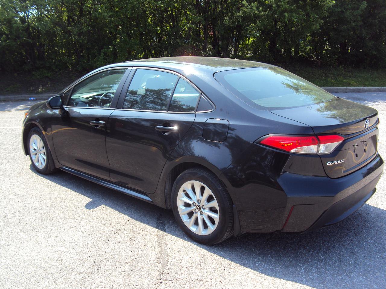 2021 Toyota Corolla LE Photo4