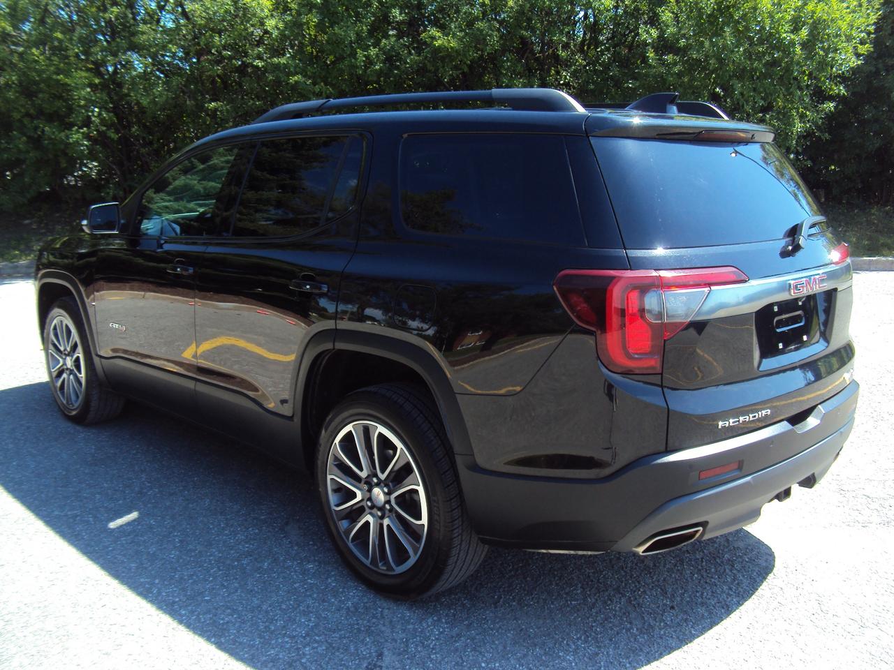 2020 GMC Acadia AT4 Photo