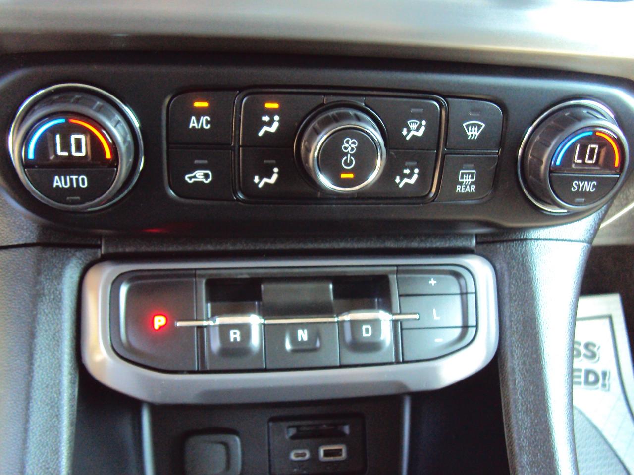 2020 GMC Acadia AT4 Photo