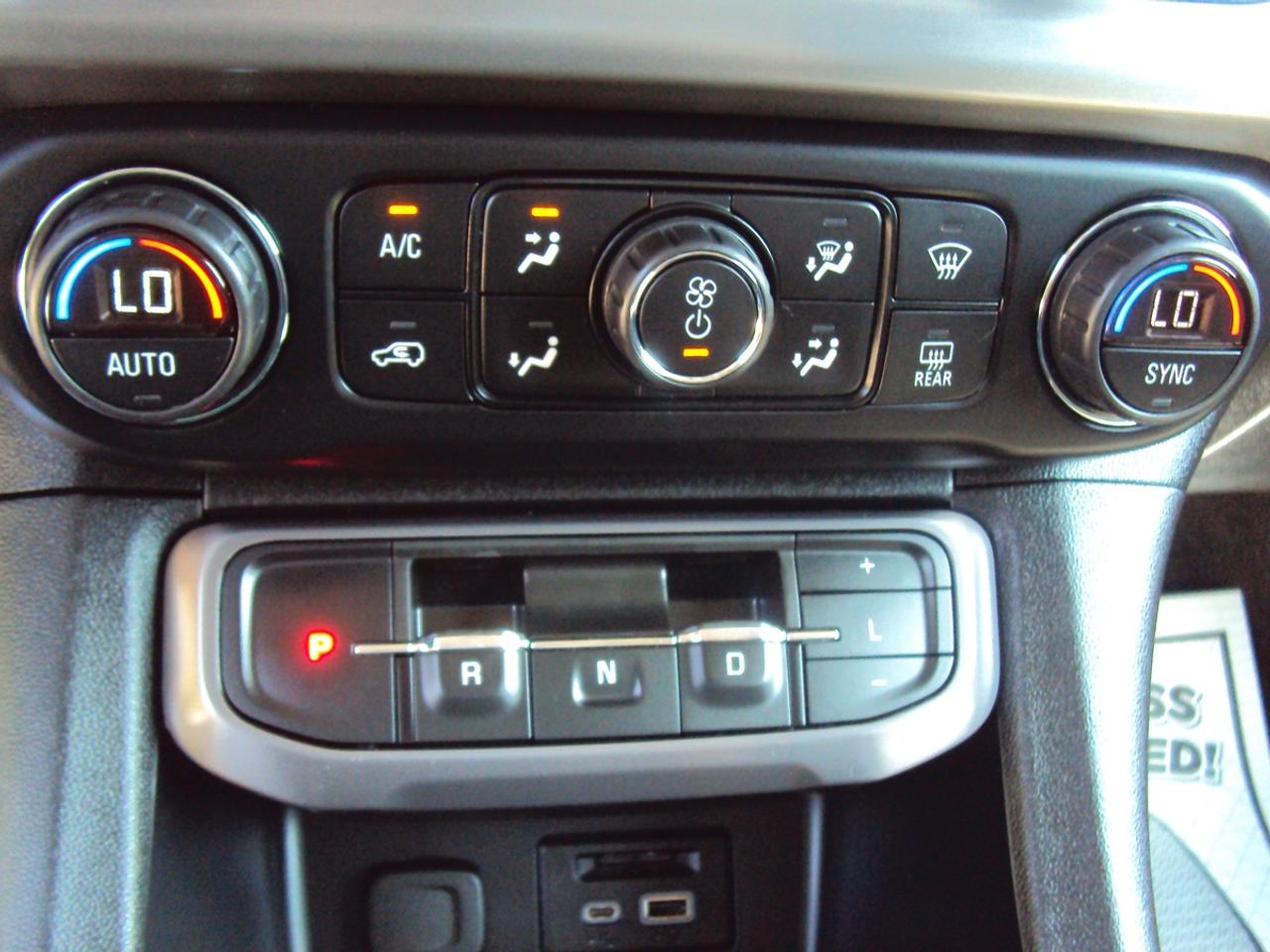 2020 GMC Acadia AT4 Photo