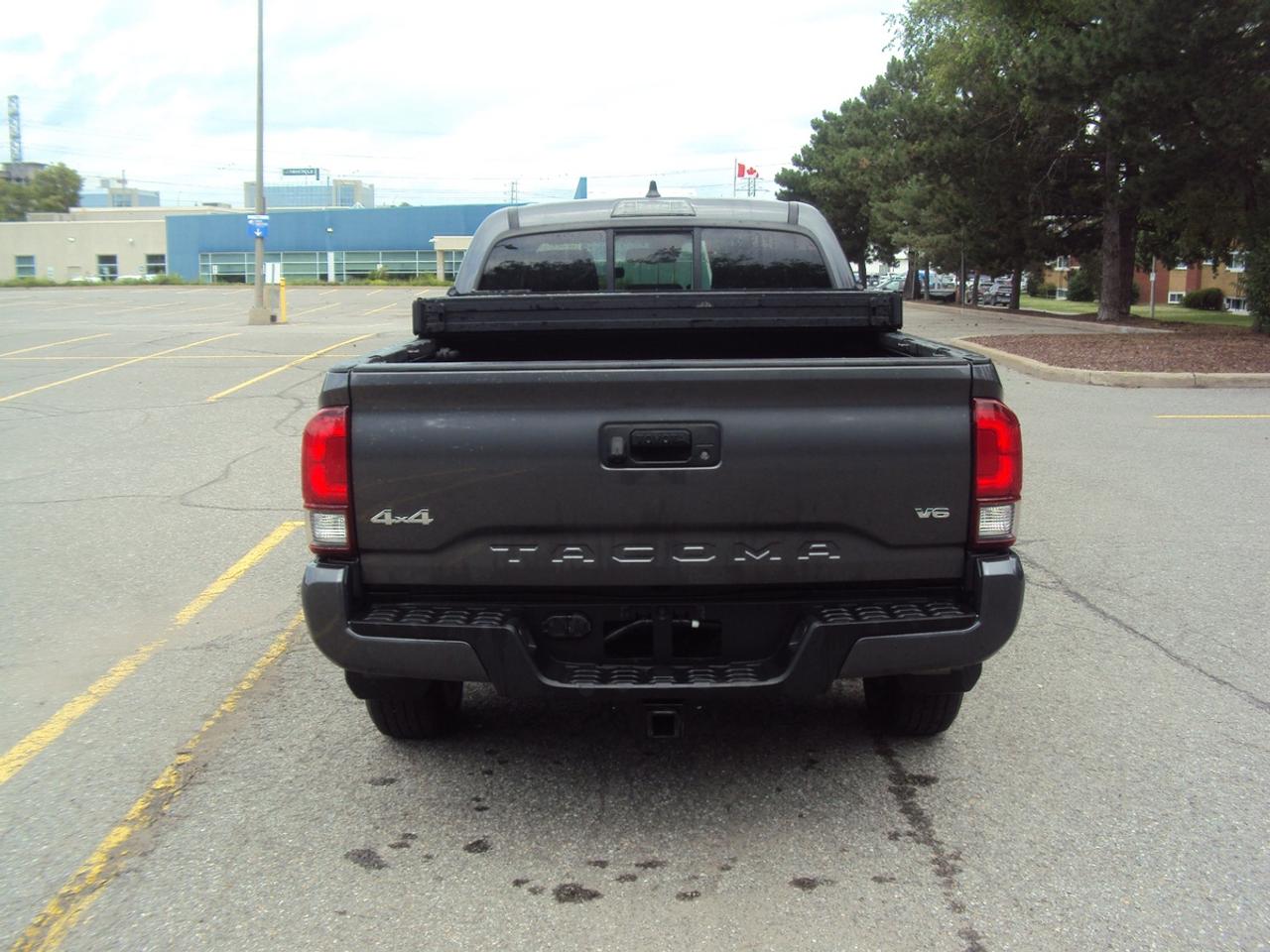 2022 Toyota Tacoma SR5 Super Photo3