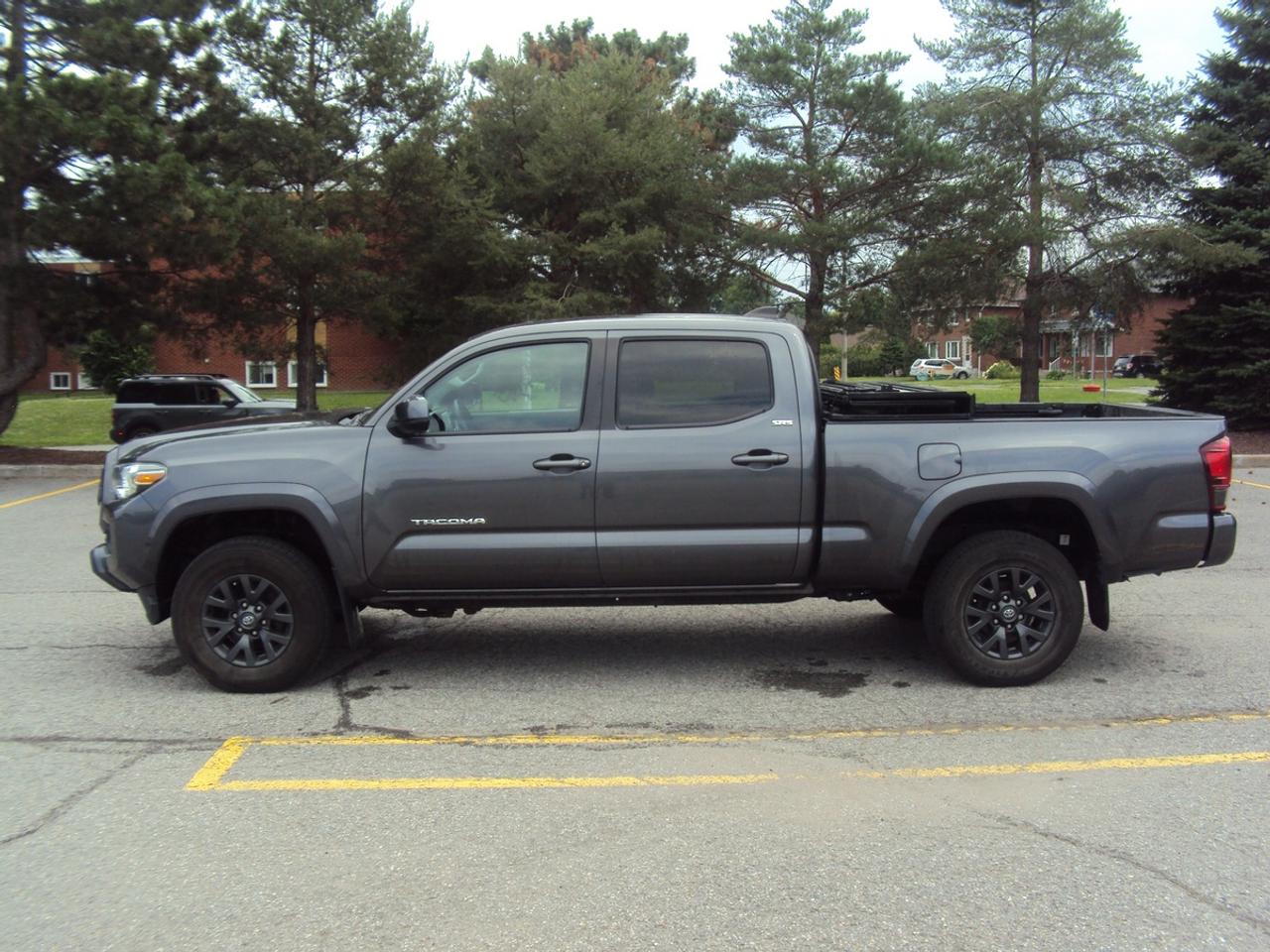 2022 Toyota Tacoma SR5 Super Photo